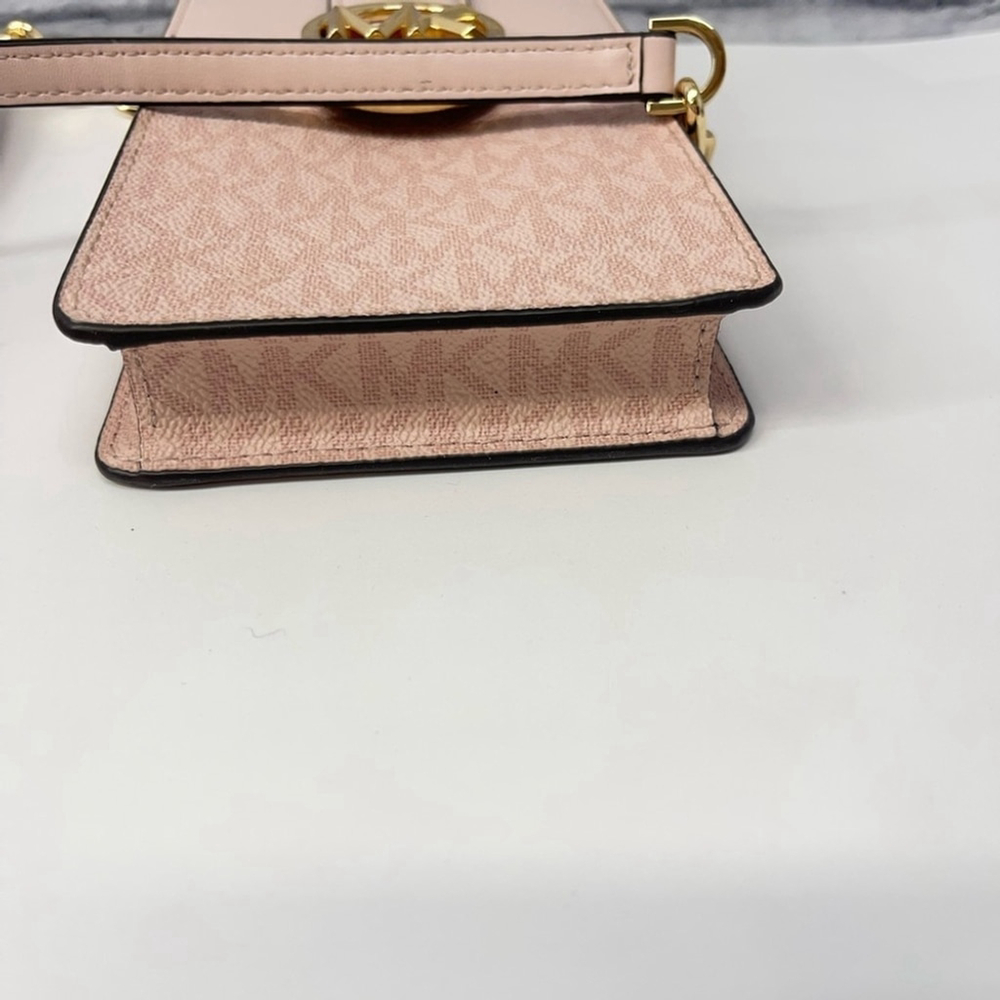 Michael Kors Carmen Phone Crossbody Bag Powder Blush Logo With Gold Chain Strap - Picture 5 of 7